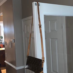 Long crossbody Classic LV 100% authentic purse